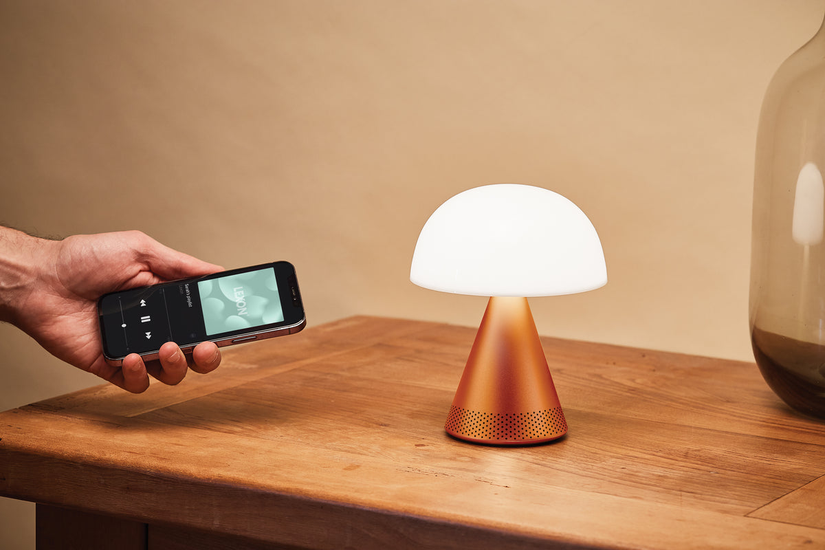 MINA L AUDIO Asztali Lámpa – Bluetooth Hangszóróval (Manuela Simonelli & Andrea Quaglio, Lexon)